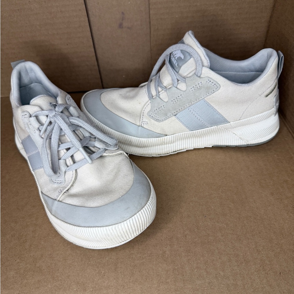 Sorel Out N About III Low Waterproof Sneakers Sea Salt Chalk NL Womens 9.5